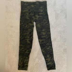 Spanx Look at Me Now Seamless Legging • EUC Camo • Sz XL